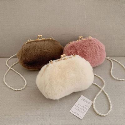 China Fashion new style plush lady bag handbag fur pearl chain lady dinner evening clutch for sale