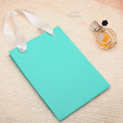 China Recyclable Wholesale Customized Paper Gift Logo Packaging Green Paper Bags Silver Shopping Tote Bag for sale