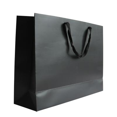 China Printing Logo Customized Luxury Recyclable Luxury Recyclable Black Paper Gift Bag Shopping Packaging Paper Bag With Handles for sale