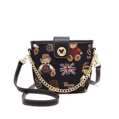 China High Quality New Design Fashion Metal Buckle Lock Shoulder Bags Cartoon Bear Gold Chain Handheld Soft Shoulder Bag for sale