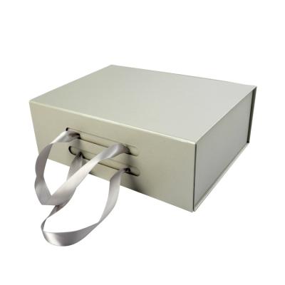 China Recycled Materials High Quality Paper Magnetic Folding Box With Ribbon for sale