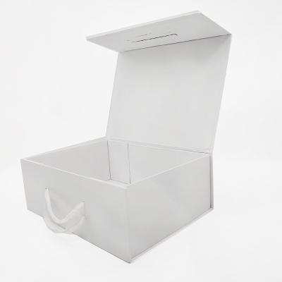 China China High Quality Clothing Dress Paper Packaging Shopping Cartons Folding With Ribbon Handle for sale