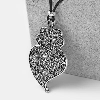 China FASHIONABLE Tibetan Silver Color Big Viana Heart Flower Charms DIY Pendant Necklace with Velet Rope Jewelry for sale