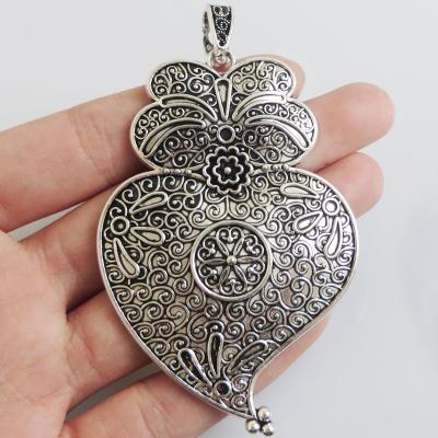 China FASHIONABLE Tibetan Silver Viana Heart Charms Pendants For Necklace Jewelry Findings DIY Making for sale