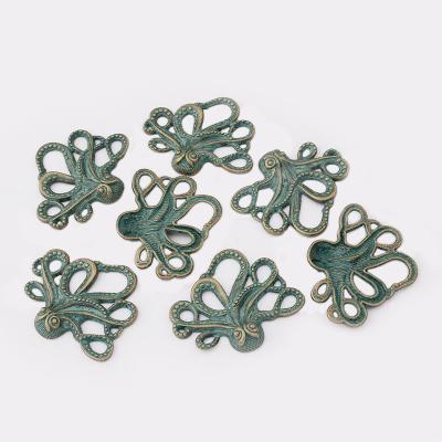 China FASHIONABLE Wholesale Antique Fashion Greek Bronze Patina Octopus Jewelry Charms Pendants Necklaces Jewelry Findings for sale