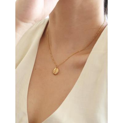 China Gold Oval Shape FASHIONABLE Boutique Designer New Arrival Pendant Necklace For Women Jewelry for sale