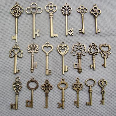 China Can Use For Gifts 40pcs Per Set Antique Vintage Bronze Alloy Keys Dummy Key Pendants 34mm-68mm Old Fahshion Keys Charm for sale