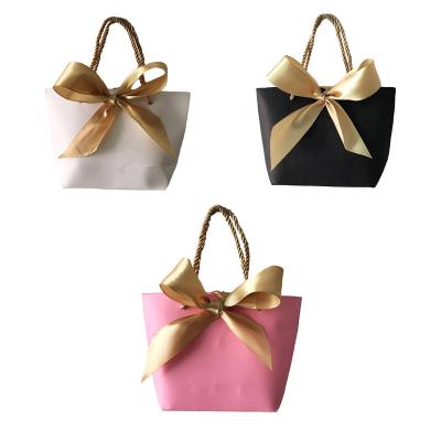 China Portable Baby Shower Favors Wrapping Paper Bag Wedding Favors Candy Handle Bags With Ribbon Baby Shower Gift Wrapping 21*7*15cm for sale