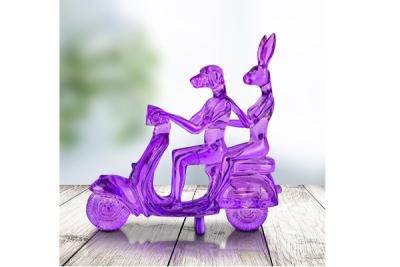 China Eigentijds Openlucht de Glasvezelbeeldhouwwerk van Tuinart transparent resin rabbit dog Te koop