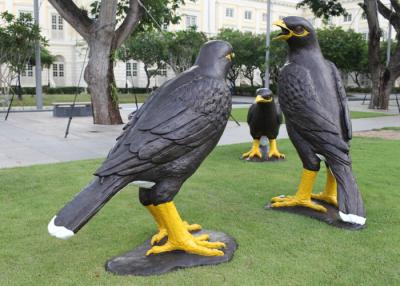 China Large Painted Bird Garden Animal Fiberglass Eagle Sculpture Public Decoration for sale