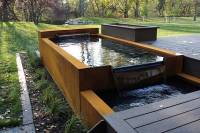 China Escultura moderna al aire libre oxidada formada de la característica de acero del agua de Corten en venta