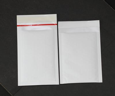 China High Slip customize white Kraft Bubble Mailer , Cushioned Postage Mailing Bags 160*200+40mm and 150*180+40mm for sale