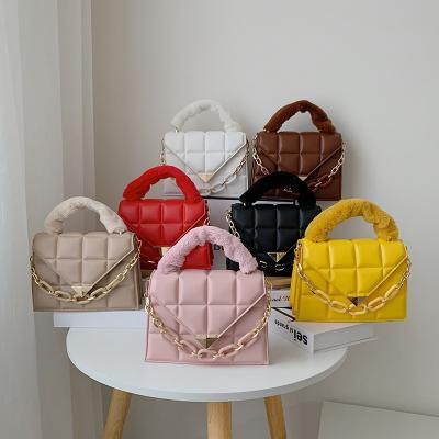 China Hot Selling Luxury Plush Handle Women's Handbag Luxury Square Lattice Elegant Women's Acrylic Chain Handbag for sale