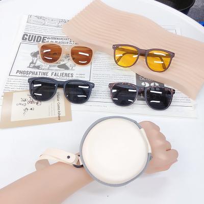 China Fashion Sunglasses 2021 Easy Carry Fashion Men Women Polarized Folding Sunglasses Korean Style Wholesale for sale