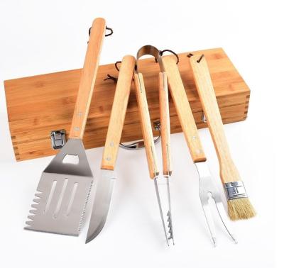 China Easily Cleaned Hot Selling Bamboo BBQ Stainless Steel Set Box 5 Set BarbecQ Tool for sale