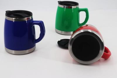 China Plástico fora da caneca de aço inoxidável 500ml com o polonês das tampas terminado à venda