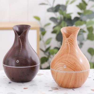 China New Aromatherapy Car FUNN242 Mini Air Diffuser Humidifier 130ml Wood Grain Humidifiers for sale