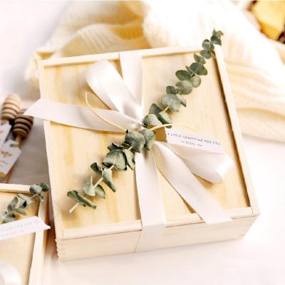 China Hot Sale Viable Square Cutelife Birthday Christmas Wedding Gift Box Wooden Storage Boxes Can Be Customized Wedding Hand Wooden Box for sale