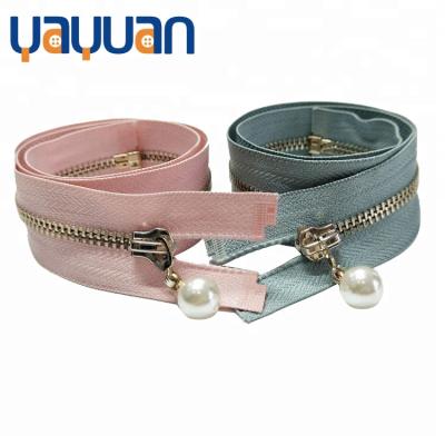 China Fashion Sustainable Pearl Colorful Metallic Zipper With Fashion Apparel Pearl Llama for sale