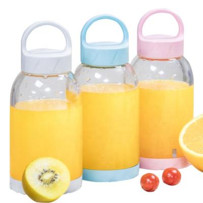 China Outdoor Juicer 4000mAh Blender Freshly Squeezed Juice Mixer 500ml Rechargeable Portable Vitamer Juice Bottle Blender for sale