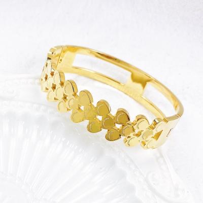 China Cute Popular Minimalist Limitless Heart Shape Jewelry Surgical Steel Fashionable Party Gold Bangle Unisex Gift for sale