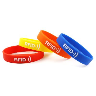 China Waterproof / Waterproof OP004 RFID Silicone Custom Wristband For Gym for sale