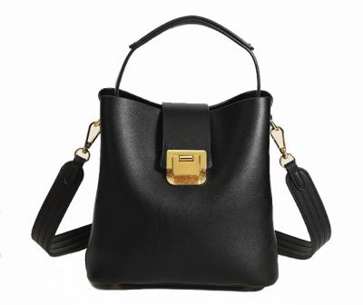 China New fashion trend high sense large capacity fashion lady bags soft black bag simple diagonal female shoulder bag for sale