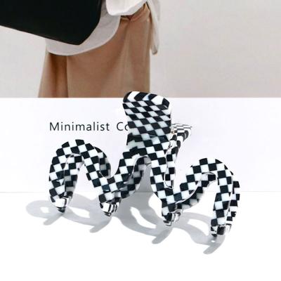 China Custom Logo Cellulose Acetate Wavy Medium Wave Shark Hair Eco-Friendly Claw Shaped Plaid Claw Clip Hair Clip Sling Clip Accessories Women for sale