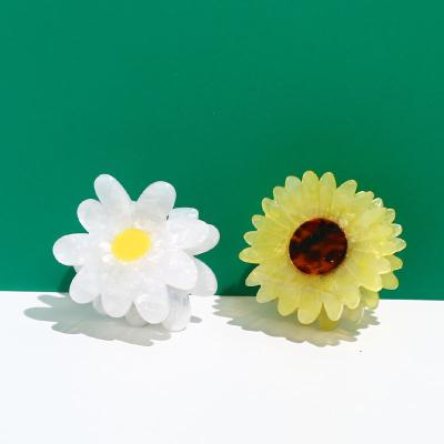 China Newest Daisy Flower Hair Claw Clip Small Flower Hair Claw Eco-friendly Resin Acetate Branded Hair Sling Claw Clips White Decorated Sunflower for sale