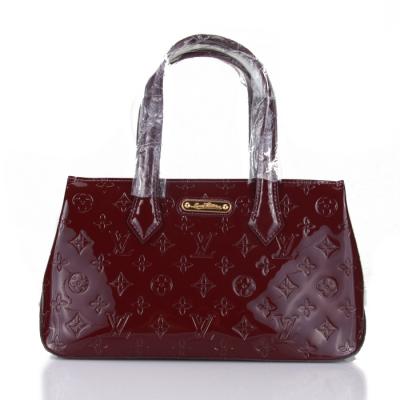 Cina Scuro rosso pelle liscia Vernis Trimming femminile LV Monogram Vernis Wilshire PM M93642 in vendita