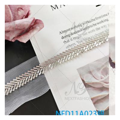 China Other Garment Accessories White Pearl Glass Trims Factory Wholesale Plastic Band for sale