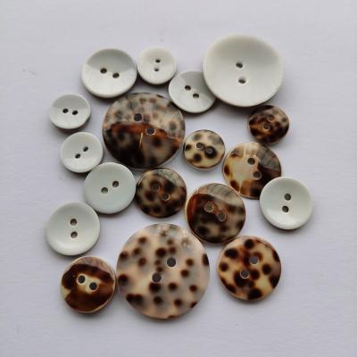 China Washable Customize Bespoke Your Design Natural Shell Button Tiger Shell Buttons for sale