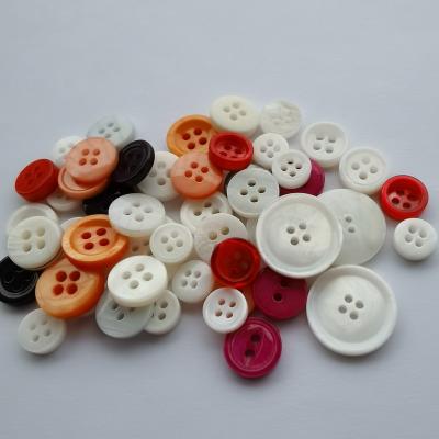 China Wholesale High Quality Pearly Shell Buttons Washable For Clothesgarment 4 Holes Buttons for sale