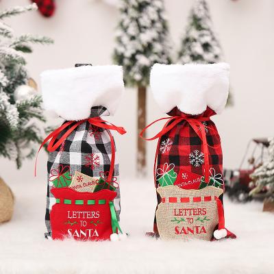 China White Plaid Cloth Embroidery Snowflake Pattern Wine Bag Red Black Plaid Plush Edge Christmas Wine Bottle Cover Christmas Table Decoration for sale