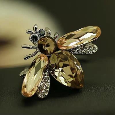 China Charm New Style Bee Brooch Fashion Glass Insect Rhinestone Brooch Women Coat Accessory Pin for sale