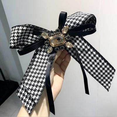 China Oversized Fashion Plaid Rhinestone Gemstone Bow Brooch Pin Shirt Brooch Pin For Women for sale