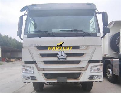 Cina Howo 6x4 400hp 24m3 3 Compartments Fuel Tanker Truck With 22m3 Oil Trailer in vendita