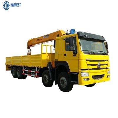 China O caminhão de 50 toneladas de Sinotruck Howo 8x4 371hp  1400kg SQ14SK4Q montou o guindaste à venda