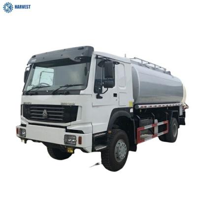 China De Tanker van de de Olievrachtwagen van de Koolstofstaaltank 4WD 266hp Sinotruck Howo 4x4 10000L Te koop