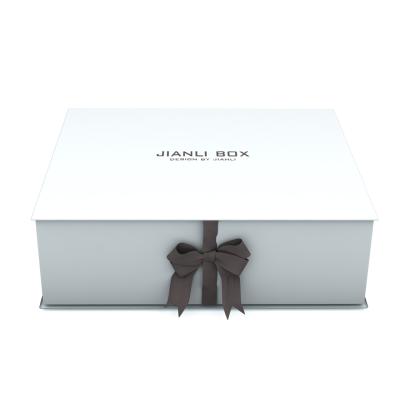 China Handmade white gift box white magnetic closure with ribbon for sale