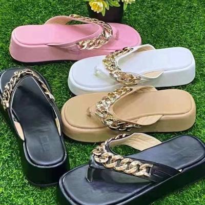 China CUSHIONING HOT SALE shiny platform shoes gold classic platform chain slippers design platform flip flops for sale