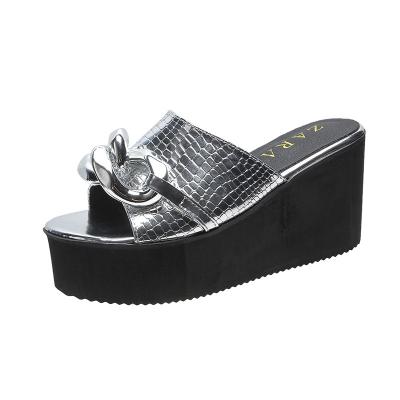 China CUSHIONING 2021 New Arrival Stable Snakeskin Grids Wedge Sandals Chain Top Decoration Women Outsole Rubber Anti-Slippery Slipper for sale