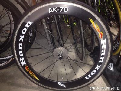 China 700C Carbon Fiber Bicycle Rims Clincher Carbon Wheels 21.2×70mm for sale