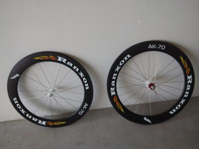 China Professional 70mm Carbon Tubular Wheels , 24 / 36 Spoke Road Bike Wheels for sale