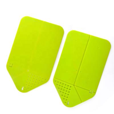 China Multifunctional Plastic Folding Chopper Disposable Hot Selling Vegetable Plastic Cutting Board for sale