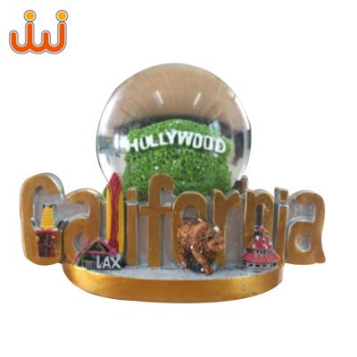 China China Wholesale Custom Resin Graduation Figurines Snow Globe New Production Attractive Style Mini Nice Modern Decorative Bookend for sale