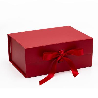 China Disposable Luxury Red Magnetic Gift Boxes With Changeable Ribbon For Valentine's Day for sale