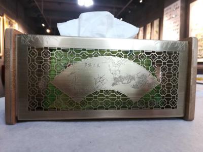 China Luxury Custom Etching Metal Tissue Box With OEM Printing for sale