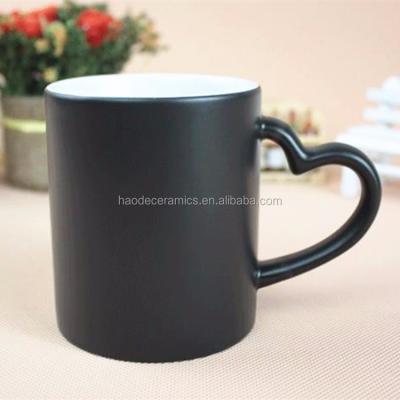 China Sustainable Liner 11 Ounce Heart Handle Color-Changing Magic Mug for sale