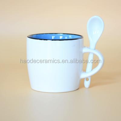 China [ZIBO HAODE CERAMIC] white and blue mug sustainable tonematt manufactureOEMwholesaletwo tea design logo spoon coffeemug for sale